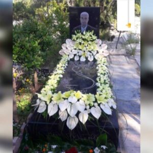 گل روی مزار